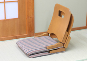 14段座椅子 NK-2380は、上に重ねる事ができます。