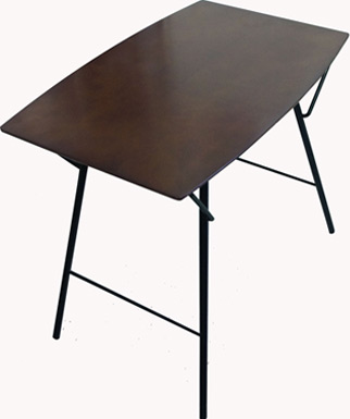 ゆるやかなカーブを描く樽型の天板を使用した、薄型折りたたみ式テーブルです。